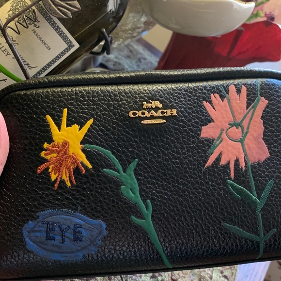 Authentic COACH Pebbled leather Floral appliqués L.Edition zip Cosmetic /wallet - Picture 8 of 15